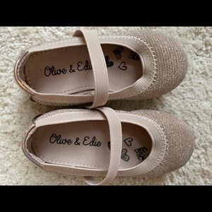 Olive & Edie toddler sandal size 5.